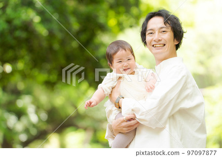 Papa holding a baby 97097877
