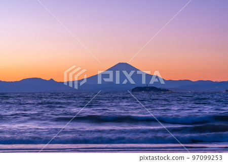 [神奈川縣]逗子海岸的夜景 97099253
