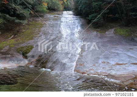 Yukiwa Falls Granite Monolith Autumn(愛媛縣滑子谷) Yukiwa Falls Granite Monolith Autumn(愛媛縣滑子谷) 97102181