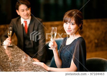 酒吧 條 日期 97104463