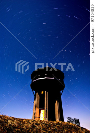 Starry sky and observatory around the North Star 97104839