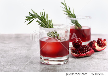 Cocktail Pomegranate Paloma 97105469