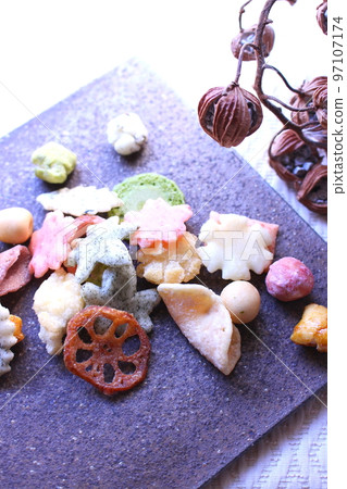 hail on a black plate 97107174