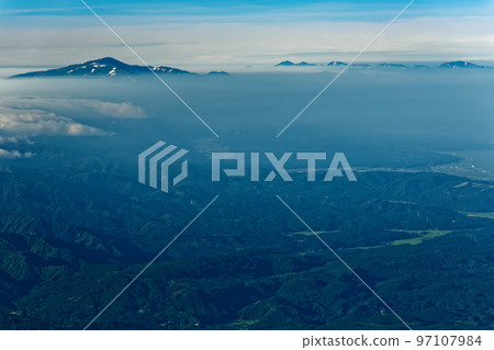 Mt. Gassan and the Asahi mountain range seen from Mt. Chokai in the morning 97107984