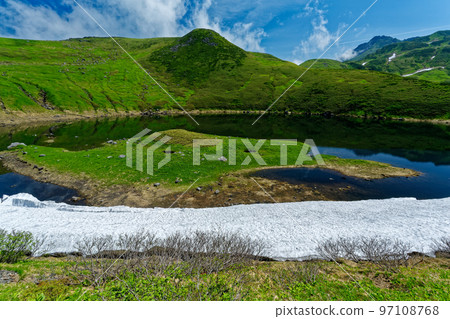 從鳥海湖眺望鳥海山頂 從鳥海湖眺望鳥海山頂 97108768