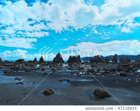 Hashigui-iwa rock in the autumn sky Hashigui-iwa rock in the autumn sky 97110924