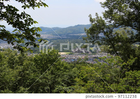 從雨盛山望向日瀨中央站 97112238