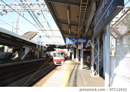Kagetsu Sojiji Station Keikyu Line platform view Kagetsu Sojiji Station Keikyu Line platform view 97112932