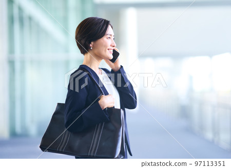 Business Young 97113351