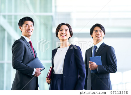 Business Young 97113358