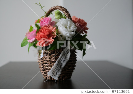 For my wife who loves flowers. Flower arrangement gift for birthday. It was very cute and made me happy. For my wife who loves flowers. Flower arrangement gift for birthday. It was very cute and made me happy. 97113661