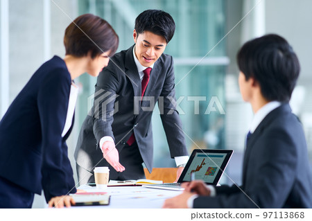 Business Young 97113868