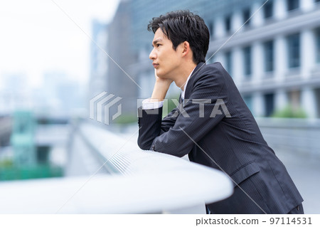 Worried businessman 97114531