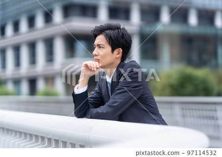 Worried businessman 97114532