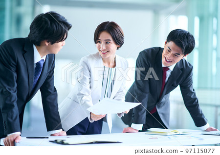 Business scene young people Business scene young people 97115077