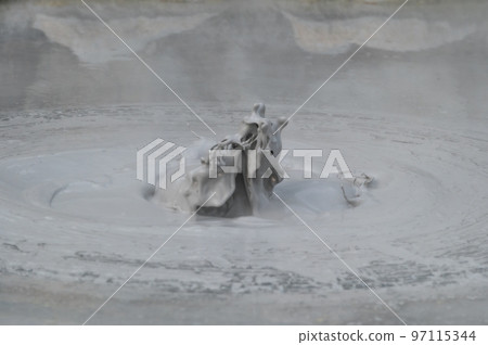大地藝術? 「溫泉水」 大地藝術? 「溫泉水」 97115344
