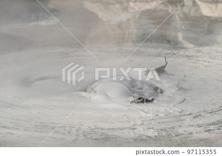 大地藝術？ 「溫泉水」 97115355