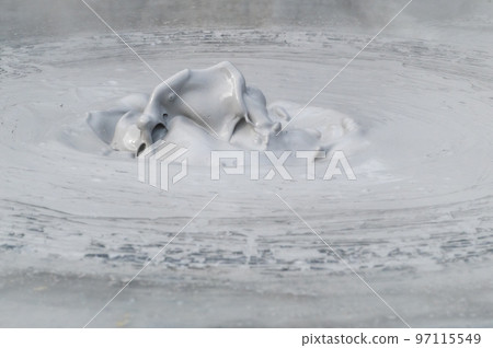 Earth art? "Hot spring water" 97115549