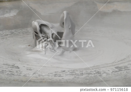 Earth art? "Hot spring water" 97115618