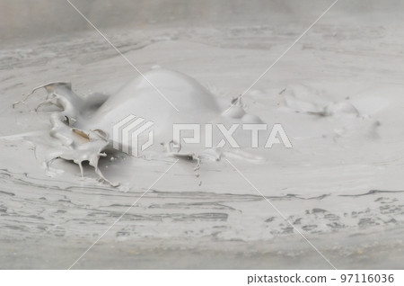 Earth art? "Hot spring water" 97116036