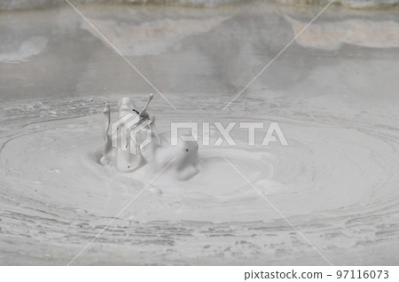 Earth art? "Hot spring water" Earth art? "Hot spring water" 97116073
