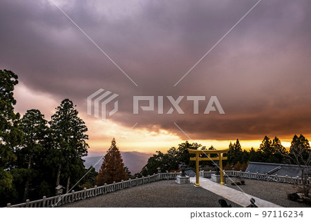 The golden torii of Akiba Shrine in Hamamatsu City, Shizuoka Prefecture 97116234