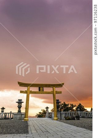 The golden torii of Akiba Shrine in Hamamatsu City, Shizuoka Prefecture 97116238