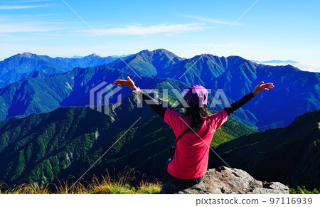 南阿爾卑斯山，從潮見山山頂前往白峰三山和登山者 97116939