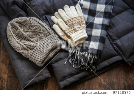 冬天的衣服寒冷的天氣裝備 97118575