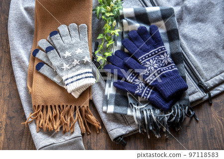 冬天的衣服寒冷的天氣裝備 97118583