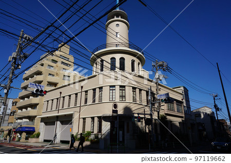 藍天映襯下的經典高輪消防局大樓 藍天映襯下的經典高輪消防局大樓 97119662