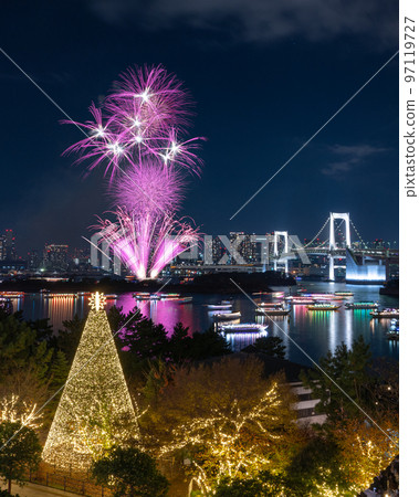 Odaiba Rainbow Fireworks 2022 97119727