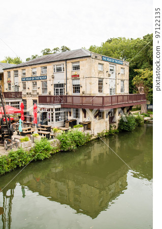 Historic pubs and buildings along the River Thames in Oxford Historic pubs and buildings along the River Thames in Oxford 97122135