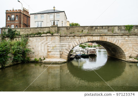 A historic stone arch bridge over the River Thames in Oxford 97123374