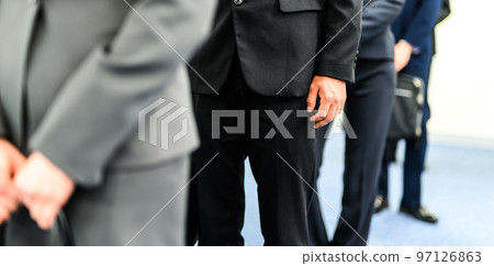 row of business people 97126863