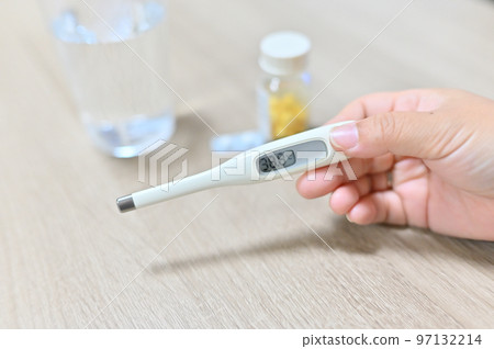 測高燒藥的溫度計感冒藥退燒水 測高燒藥的溫度計感冒藥退燒水 97132214