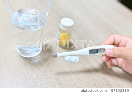 測高燒藥的溫度計感冒藥退燒水 測高燒藥的溫度計感冒藥退燒水 97132219