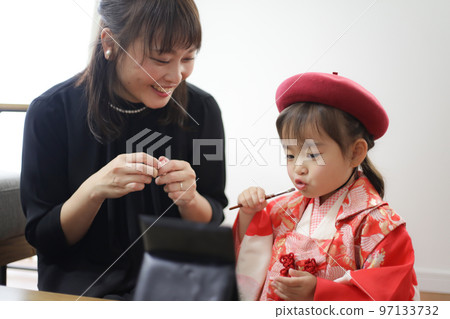 Girl putting on makeup Shichigosan image 97133732