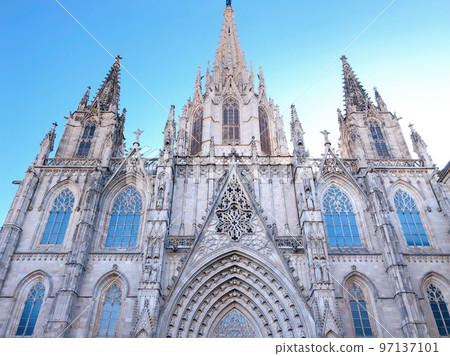 [Spain] Exterior of the principal gate of Santa Eulalia Cathedral (Barcelona) 97137101