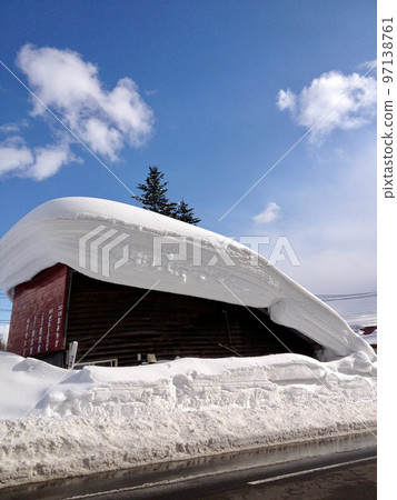 A vacant house in a heavy snowfall area in Hokkaido A vacant house in a heavy snowfall area in Hokkaido 97138761