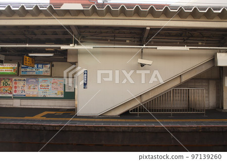 Tsurumi market station platform scenery Tsurumi market station platform scenery 97139260