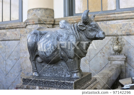 Tsukiji Hongwanji Main Hall (main building) Sculpture of mythical beasts by Chuta Ito 97142296