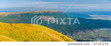 Panorama of autumn foliage from the Aso Skyline Observatory (Aso District, Kumamoto Prefecture) Panorama of autumn foliage from the Aso Skyline Observatory (Aso District, Kumamoto Prefecture) 97143254