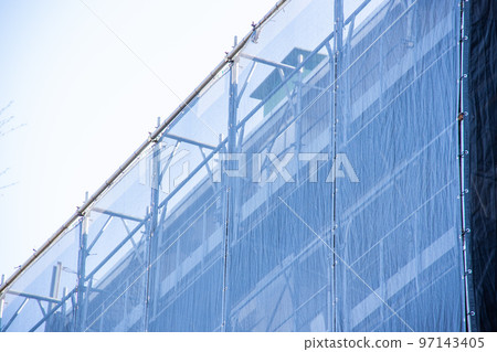 Fall prevention fence of the building at the building site 97143405