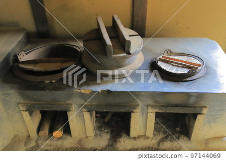 日本房屋的爐灶,歷史建築的土樓中的爐灶 日本房屋的爐灶,歷史建築的土樓中的爐灶 97144069