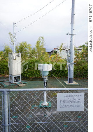 通過觀測陰天、降雨量、風速和溫度來收集天氣預報數據的AMeDAS設施｜12月 97146707