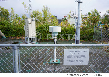 通過觀測陰天、降雨量、風速和溫度來收集天氣預報數據的AMeDAS設施｜12月 97146708