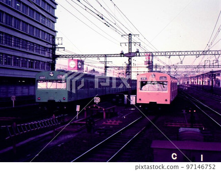 1964 yellow 101 series and green 103 series Yamanote line documentary photo Tamachi station Tokyo national railway era 1964 yellow 101 series and green 103 series Yamanote line documentary photo Tamachi station Tokyo national railway era 97146752