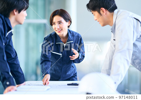 Business scene young people Business scene young people 97148011