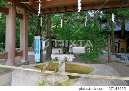 信州/穗高/穗高神社/車站一側(大型停車場一側)入口處的洗手池/長野縣安曇野市 (2) 信州/穗高/穗高神社/車站一側(大型停車場一側)入口處的洗手池/長野縣安曇野市 (2) 97148655
